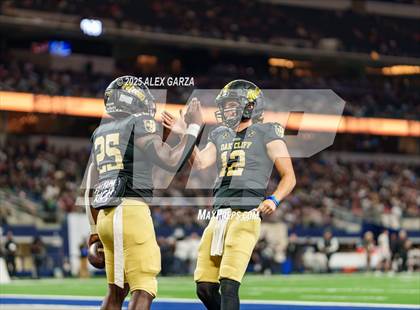 Thumbnail 1 in South Oak Cliff vs. Randle (UIL 5A Division II Football Final) photogallery.