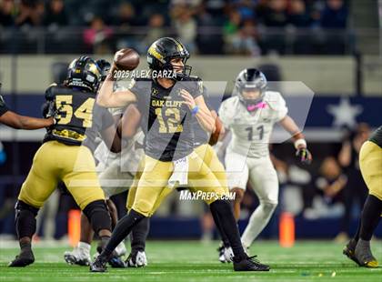 Thumbnail 3 in South Oak Cliff vs. Randle (UIL 5A Division II Football Final) photogallery.