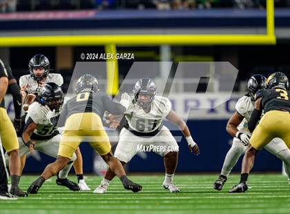 Thumbnail 2 in South Oak Cliff vs. Randle (UIL 5A Division II Football Final) photogallery.