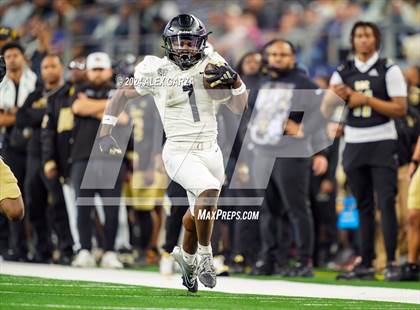Thumbnail 1 in South Oak Cliff vs. Randle (UIL 5A Division II Football Final) photogallery.