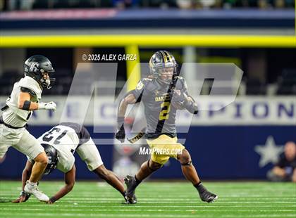 Thumbnail 2 in South Oak Cliff vs. Randle (UIL 5A Division II Football Final) photogallery.