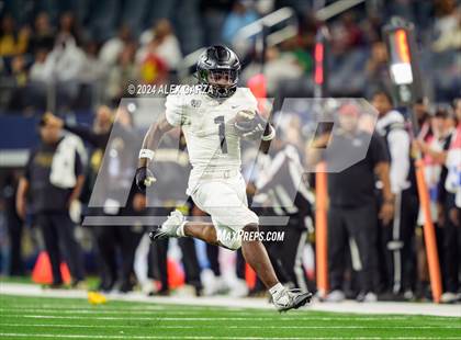 Thumbnail 2 in South Oak Cliff vs. Randle (UIL 5A Division II Football Final) photogallery.