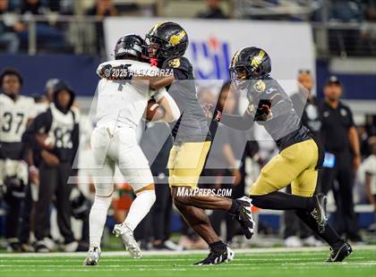 Thumbnail 1 in South Oak Cliff vs. Randle (UIL 5A Division II Football Final) photogallery.
