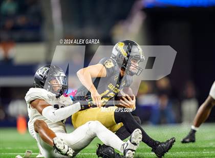 Thumbnail 1 in South Oak Cliff vs. Randle (UIL 5A Division II Football Final) photogallery.