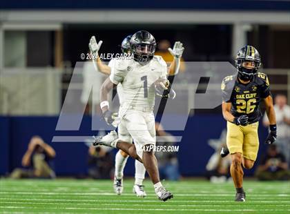 Thumbnail 3 in South Oak Cliff vs. Randle (UIL 5A Division II Football Final) photogallery.