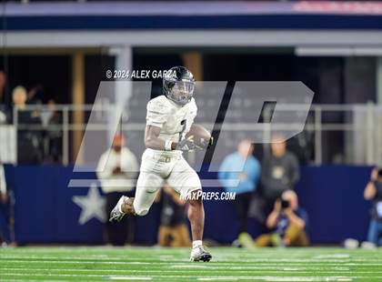 Thumbnail 3 in South Oak Cliff vs. Randle (UIL 5A Division II Football Final) photogallery.