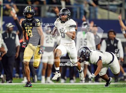 Thumbnail 2 in South Oak Cliff vs. Randle (UIL 5A Division II Football Final) photogallery.