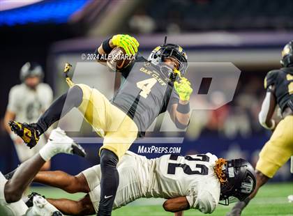 Thumbnail 2 in South Oak Cliff vs. Randle (UIL 5A Division II Football Final) photogallery.