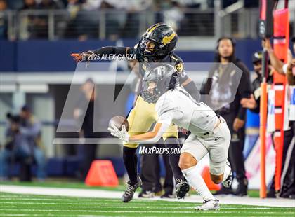 Thumbnail 3 in South Oak Cliff vs. Randle (UIL 5A Division II Football Final) photogallery.
