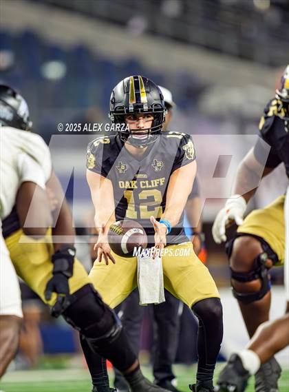 Thumbnail 1 in South Oak Cliff vs. Randle (UIL 5A Division II Football Final) photogallery.
