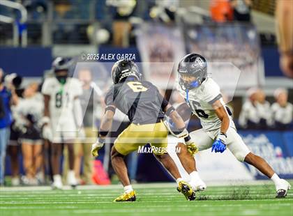 Thumbnail 3 in South Oak Cliff vs. Randle (UIL 5A Division II Football Final) photogallery.