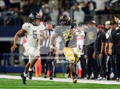Thumbnail 2 in South Oak Cliff vs. Randle (UIL 5A Division II Football Final) photogallery.