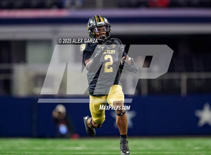Thumbnail 3 in South Oak Cliff vs. Randle (UIL 5A Division II Football Final) photogallery.