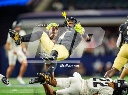 Thumbnail 1 in South Oak Cliff vs. Randle (UIL 5A Division II Football Final) photogallery.