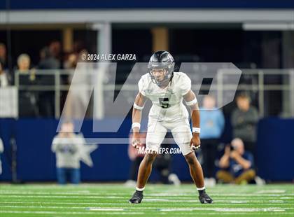 Thumbnail 3 in South Oak Cliff vs. Randle (UIL 5A Division II Football Final) photogallery.
