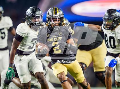 Thumbnail 2 in South Oak Cliff vs. Randle (UIL 5A Division II Football Final) photogallery.