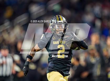 Thumbnail 3 in South Oak Cliff vs. Randle (UIL 5A Division II Football Final) photogallery.