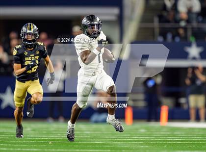 Thumbnail 2 in South Oak Cliff vs. Randle (UIL 5A Division II Football Final) photogallery.