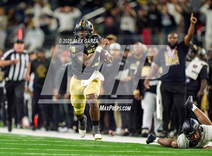 Thumbnail 3 in South Oak Cliff vs. Randle (UIL 5A Division II Football Final) photogallery.