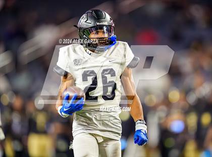 Thumbnail 1 in South Oak Cliff vs. Randle (UIL 5A Division II Football Final) photogallery.