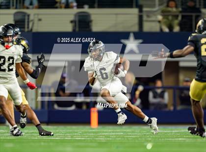 Thumbnail 3 in South Oak Cliff vs. Randle (UIL 5A Division II Football Final) photogallery.
