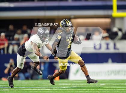 Thumbnail 2 in South Oak Cliff vs. Randle (UIL 5A Division II Football Final) photogallery.