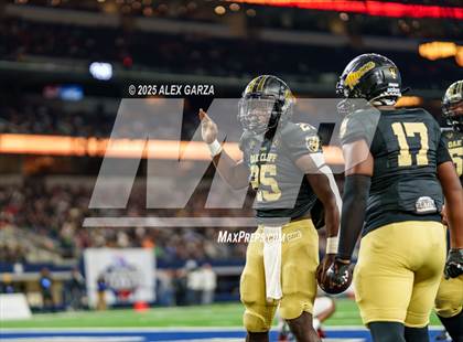 Thumbnail 3 in South Oak Cliff vs. Randle (UIL 5A Division II Football Final) photogallery.