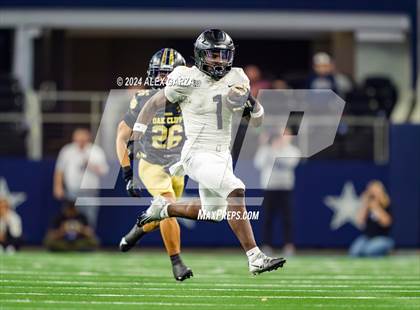 Thumbnail 2 in South Oak Cliff vs. Randle (UIL 5A Division II Football Final) photogallery.