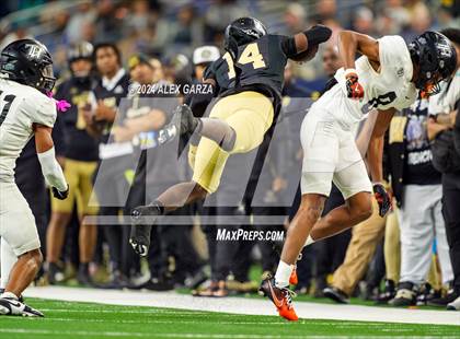 Thumbnail 1 in South Oak Cliff vs. Randle (UIL 5A Division II Football Final) photogallery.