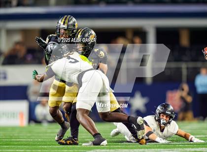 Thumbnail 3 in South Oak Cliff vs. Randle (UIL 5A Division II Football Final) photogallery.