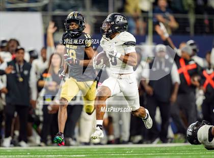 Thumbnail 1 in South Oak Cliff vs. Randle (UIL 5A Division II Football Final) photogallery.
