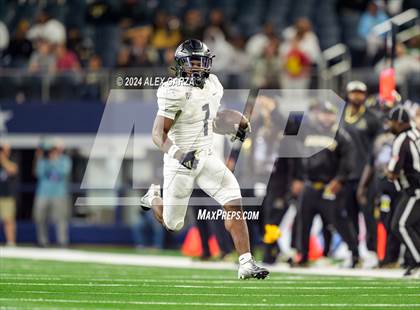 Thumbnail 3 in South Oak Cliff vs. Randle (UIL 5A Division II Football Final) photogallery.
