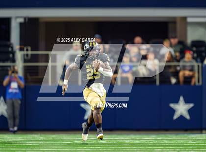 Thumbnail 3 in South Oak Cliff vs. Randle (UIL 5A Division II Football Final) photogallery.