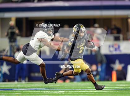 Thumbnail 3 in South Oak Cliff vs. Randle (UIL 5A Division II Football Final) photogallery.
