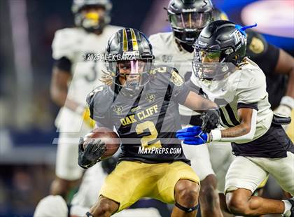 Thumbnail 3 in South Oak Cliff vs. Randle (UIL 5A Division II Football Final) photogallery.