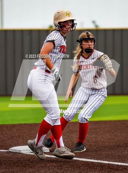 Thumbnail 3 in Muenster vs. Trenton (UIL 2A Softball Regional Semifinal) photogallery.