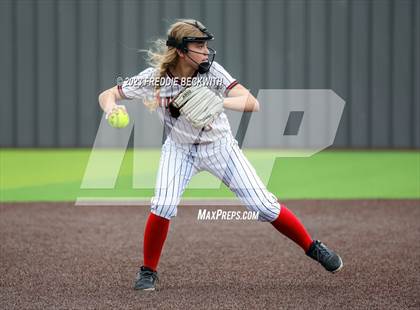 Thumbnail 1 in Muenster vs. Trenton (UIL 2A Softball Regional Semifinal) photogallery.