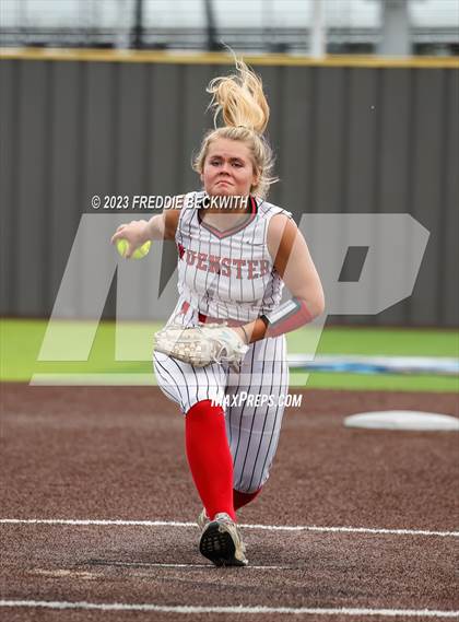 Thumbnail 2 in Muenster vs. Trenton (UIL 2A Softball Regional Semifinal) photogallery.