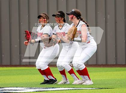 Thumbnail 1 in Muenster vs. Trenton (UIL 2A Softball Regional Semifinal) photogallery.