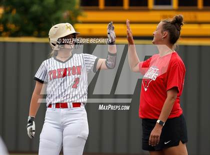 Thumbnail 1 in Muenster vs. Trenton (UIL 2A Softball Regional Semifinal) photogallery.