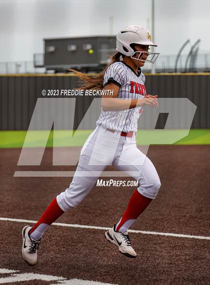 Thumbnail 2 in Muenster vs. Trenton (UIL 2A Softball Regional Semifinal) photogallery.