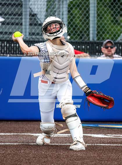 Thumbnail 2 in Muenster vs. Trenton (UIL 2A Softball Regional Semifinal) photogallery.