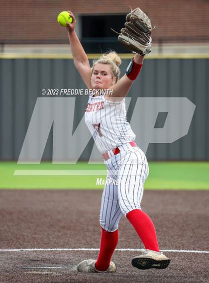 Thumbnail 2 in Muenster vs. Trenton (UIL 2A Softball Regional Semifinal) photogallery.