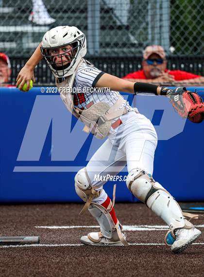 Thumbnail 1 in Muenster vs. Trenton (UIL 2A Softball Regional Semifinal) photogallery.