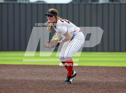 Thumbnail 2 in Muenster vs. Trenton (UIL 2A Softball Regional Semifinal) photogallery.