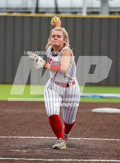 Thumbnail 3 in Muenster vs. Trenton (UIL 2A Softball Regional Semifinal) photogallery.