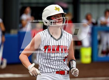 Thumbnail 3 in Muenster vs. Trenton (UIL 2A Softball Regional Semifinal) photogallery.