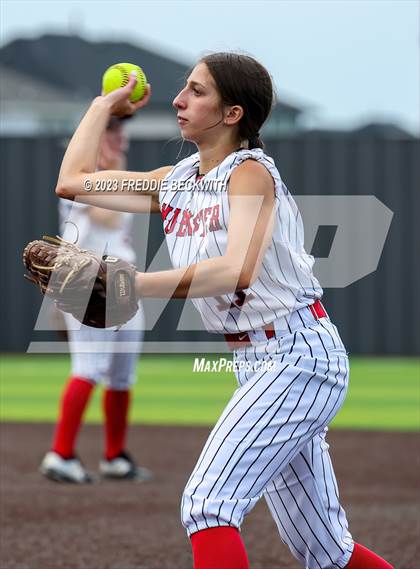 Thumbnail 3 in Muenster vs. Trenton (UIL 2A Softball Regional Semifinal) photogallery.