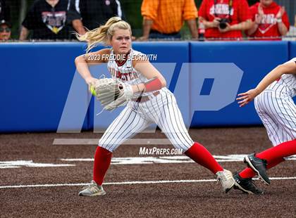 Thumbnail 3 in Muenster vs. Trenton (UIL 2A Softball Regional Semifinal) photogallery.