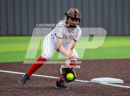 Thumbnail 3 in Muenster vs. Trenton (UIL 2A Softball Regional Semifinal) photogallery.